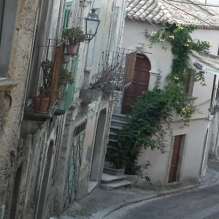 Casa Ferrari Bed & Breakfast Gerace Exterior photo