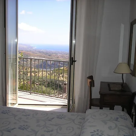 Casa Ferrari Bed & Breakfast Gerace Exterior photo